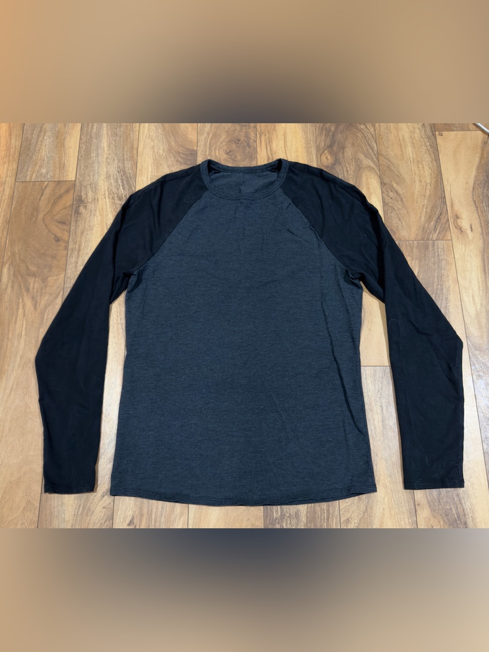 Lululemon Bodhi Long Sleeve Shirt Mens M Gray/Black Baseball Raglan Crew Neck